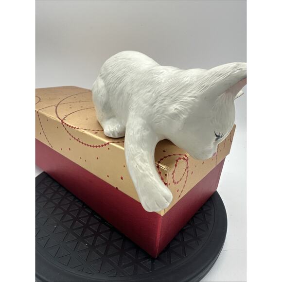 Vintage Porcelain White Cat Shelf Edge Sitter Figurine - Picture 2 of 6